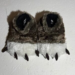 Great Wolf Lodge Adults One Size Fits Most Furry Wolf Paw Slippers Vacation